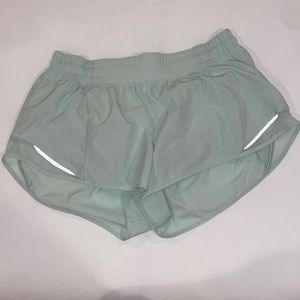 Lululemon! Mint Hotty Hot Low-Rise 2.5 Length Size 8